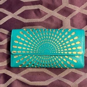 NWOT Avenue 9 large women’s wallet